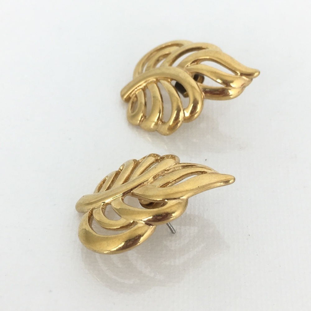 Vintage Napier Signed Estate Earrings Gold Tone Filigree Leaf Pierced Post Retro - Picture 8 of 13
